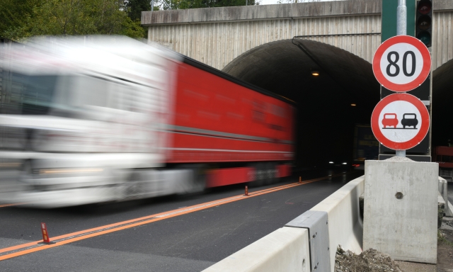 Tir contromano sulla A26: il conducente ubriaco, sfiorata la strage