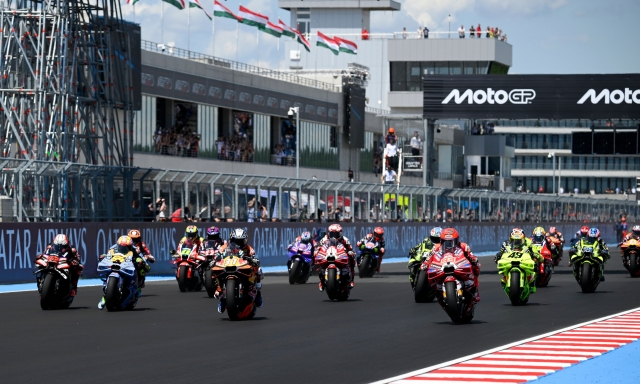 MotoGP al lavoro sulla sicurezza: allo studio file in griglia da 2 moto (invece di 3)