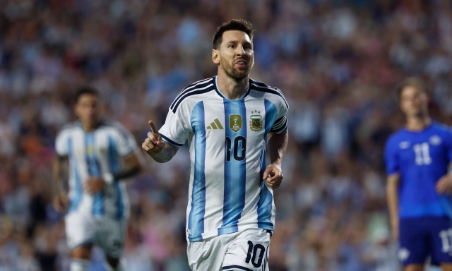 In 90mila ad applaudire Messi nel 3-0 dell'Argentina sull'Islanda. Iraq, brutto ko col Venezuela