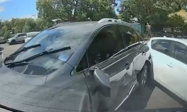 Ubriaca alla guida colpisce diverse auto in sosta. Condannata