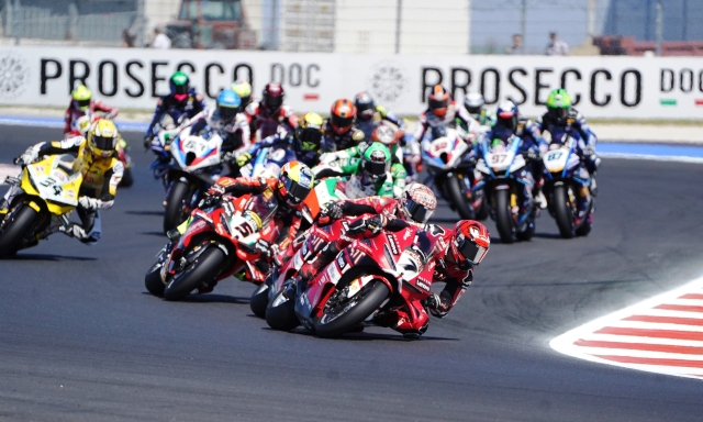 Superbike Misano Gara-2, Bulega vince e va quota 25