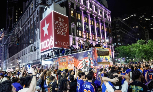 A New York è Knicks-mania: 53 anni di attesa evaporati in una notte di follia totale. Il racconto