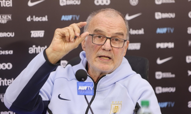 Bielsa senza fine: via al terzo mondiale del Loco, così lancia l'Uruguay contro l'Arabia