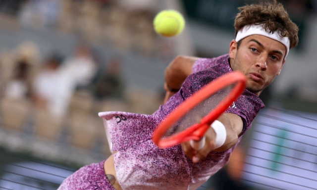 Erba amara per Cobolli: ad Halle va fuori al primo turno, sconfitto da Tiafoe in due set