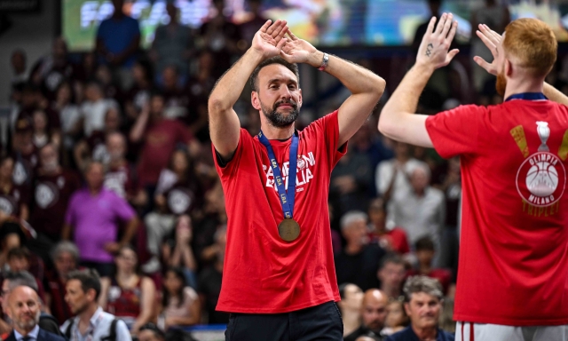 Poeta: "È stupendo. Grazie ad Armani che mi ha voluto. Non scenderò mai a compromessi per quello che sono"