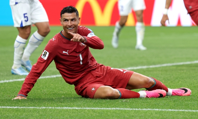 CR7, sei Mondiali in gol: "Dite che sono vecchio. Voi parlate, io continuo a segnare..."