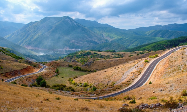 Guidare in Albania: pedaggi, limiti di velocità, alcol, prezzo benzina. Tutte le informazioni