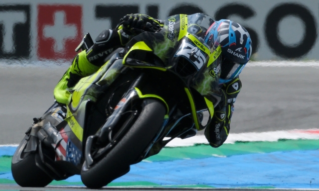Libere in Germania, guida Fernandez su Marquez (che scivola). Diggia 3°, Bezzecchi 8°
