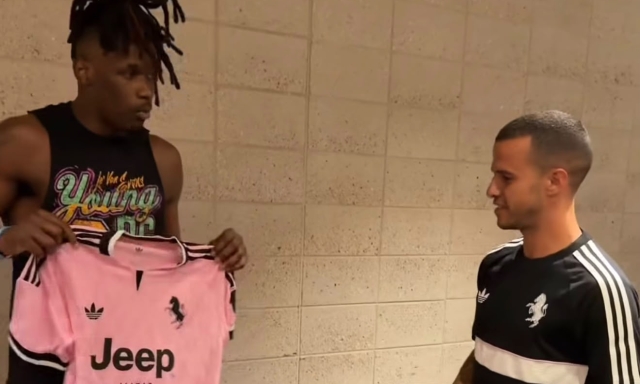 La nuova maglia rosa della Juve debutta con... Je'Von Evans nel wrestling: coi consigli di Giovinco