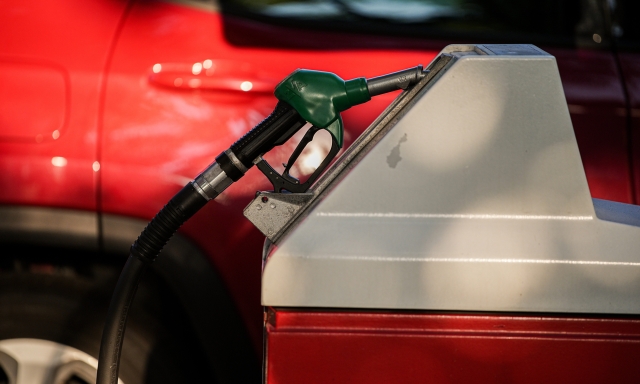 Perché benzina e diesel in autostrada costano di più