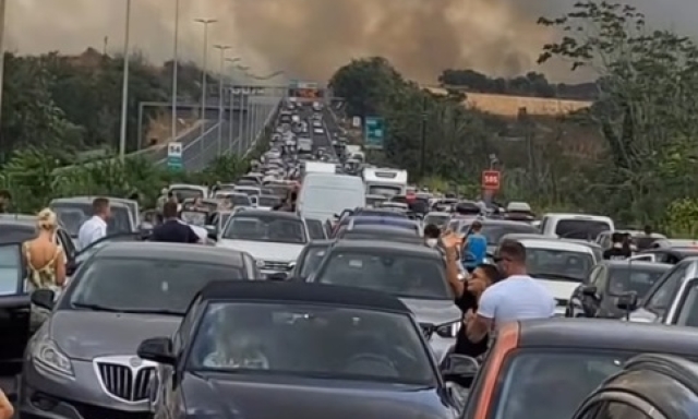 Roma, Gra e A24 paralizzati dagli incendi