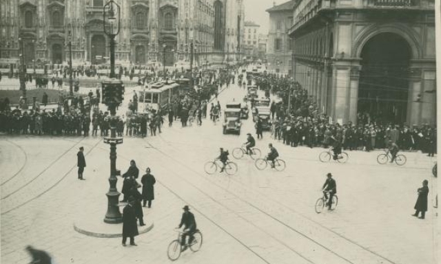 Quando Milano cambiò strada: i cento anni dall'adozione della guida a destra