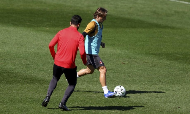 Modric interno, Pulisic e Saelemaekers a piede invertito: Amorim cambia... qualche vestito