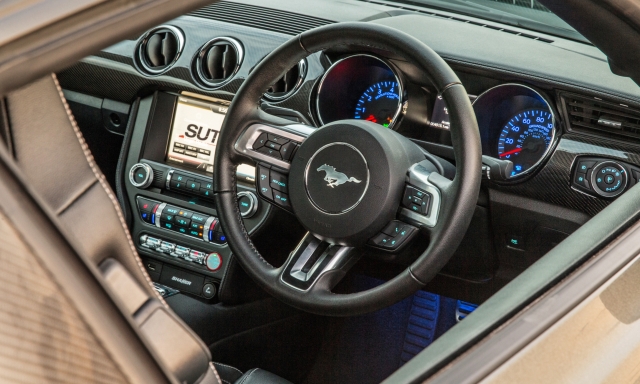 La Ford presenta la Mustang a quattro porte che spiazzerà gli appassionati
