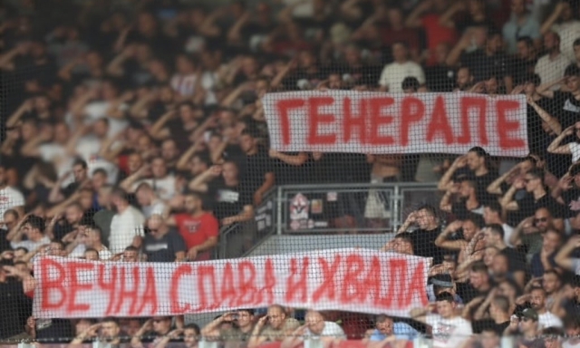 Bufera Stella Rossa, i tifosi celebrano Mladic e il club rilancia la foto: chiesta l'esclusione dalle coppe