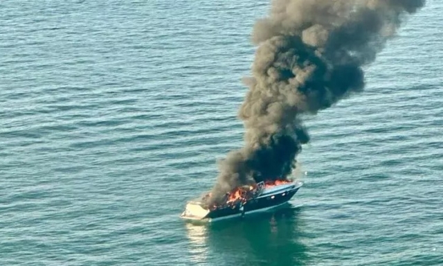 Yacht in fiamme a Jesolo, in dieci a bordo