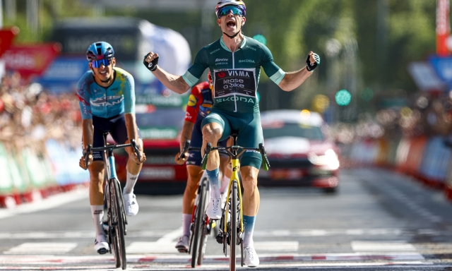 Se Van Aert sta bene, è uno spettacolo: fa il bis alla Vuelta. Battuto Romele