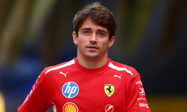 Asta di cimeli di Leclerc per il dopo alluvione. Charles va a Imola: "Spero di rivedervi a fine anno..."
