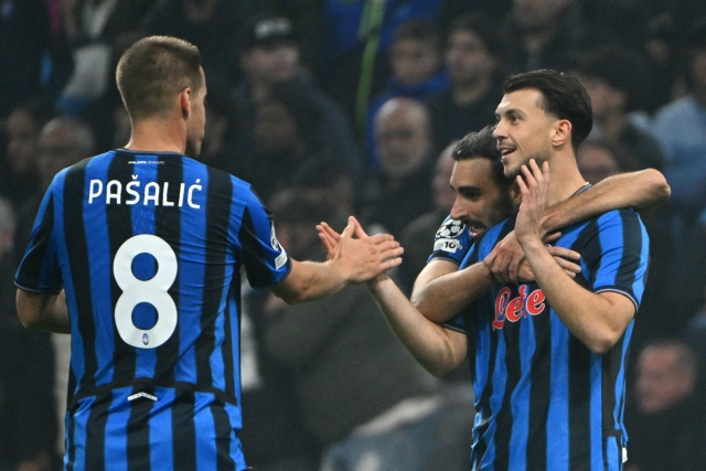 Atalanta's Serbian midfielder #10 Lazar Samardzic (R) celebrates scoring his team's first goal during the UEFA Champions League, league phase day 4, football match between Olympique de Marseille (OM) and Atalanta Bergame at the Velodrome stadium, in Marseille on November 5, 2025. (Photo by Christophe Simon / AFP)