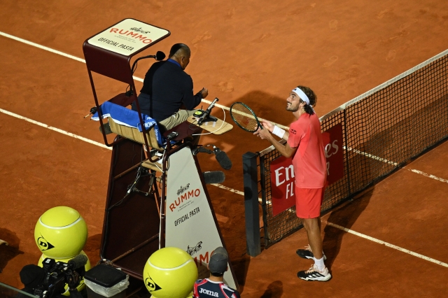  Stefanos Tsitsipas of Greece appeals to umpire Carlos Bernardes against Nicolas Jarry of Chile during their Men's Singles Quarter Final match on Day Eleven of the Internazionali BNL D'Italia 2024 at Foro Italico on May 16, 2024 in Rome, Italy.  (Photo by Mike Hewitt/Getty Images)