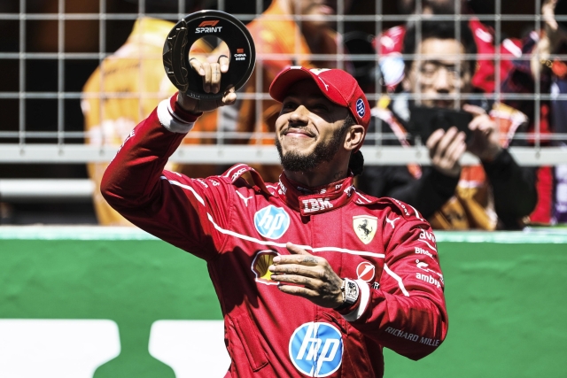 epa11980320 Scuderia Ferrari driver Lewis Hamilton of Britain celebrates after winning the Sprint race prior to the Formula One Chinese Grand Prix, at the Shanghai International Circuit in Shanghai, China, 22 March 2025. The 2025 Formula 1 Chinese Grand Prix is held on 23 March.  EPA/ALEX PLAVEVSKI