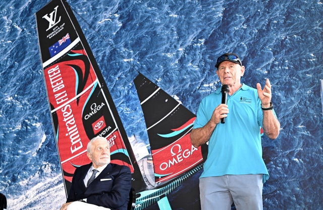 Grant Dalton Ceo di AmerIca?s Cup Events e di Emirates Team New Zealand - America's Cup, il presidente di Confindustria Nautica Piero Formenti, sul palco per la presentazione della 38th edizione che si terra? a Napoli nel 2027, in occasione del 65°Salone Nautico.Genova, 21 settembre 2025.
ANSA/LUCA ZENNARO
