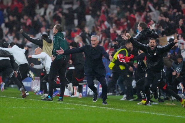 Benfica's head coach Jose Mourinho celebrates at the end of a Champions League opening phase soccer match between Benfica and Real Madrid, in Lisbon, Wednesday, Jan. 28, 2026. (AP Photo/Armando Franca)