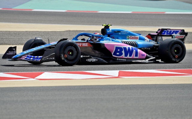 Alpine's French driver Esteban Ocon competes during the first day of Formula One (F1) pre-season testing at the Bahrain International Circuit in the city of Sakhir on March 12, 2021. (Photo by Mazen Mahdi / AFP)