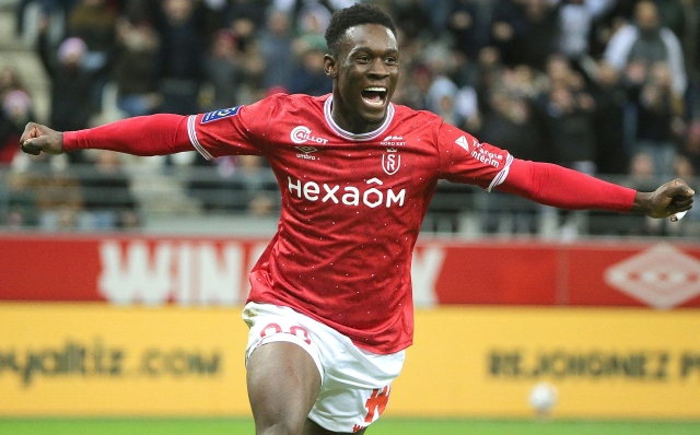(FILES) In this file photo taken on December 29, 2022 Reims' English forward Folarin Balogun celebrates scoring a goal during the French L1 football match between Stade de Reims and Stade Rennais FC at the Auguste-Delaune II stadium in Reims. (Photo by FRANCOIS NASCIMBENI / AFP)