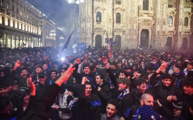 Inter Milan's supporters celebrate winning the 2024 Scudetto championship title for the 20th time at the Piazza del Duomo in central Milan, on April 22, 2024, after Inter Milan won the Italian Serie A football match against AC Milan. ANSA/MATTEO CORNER