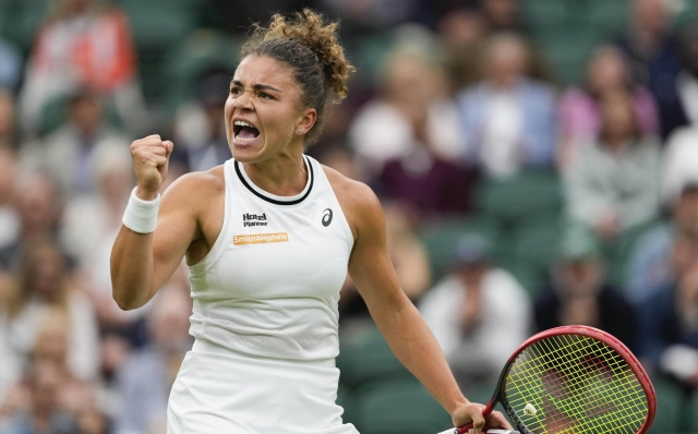 Jasmine Paolini of Italy reacts after winning a point against Emma Navarro of the United States during their quarterfinal match at the Wimbledon tennis championships in London, Tuesday, July 9, 2024. (AP Photo/Alberto Pezzali)