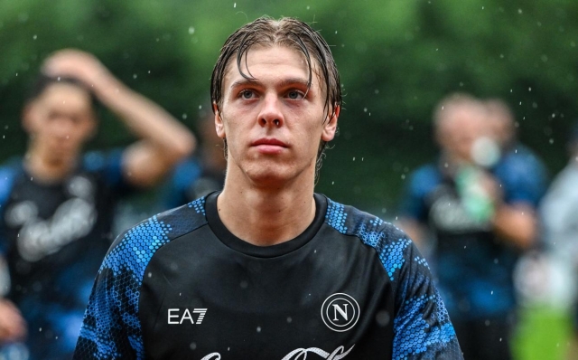 DIMARO, ITALY - JULY 12: SSC Napoli Player Alessio Zerbin at the end of morning training session at Dimaro Sport Center, on July 12 2024 in Dimaro, Italy. (Photo by SSC NAPOLI/SSC NAPOLI via Getty Images)