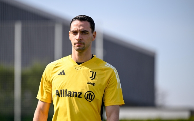 TURIN, ITALY - MARCH 14: Mattia De Sciglio of Juventus during a training session at JTC on March 14, 2024 in Turin, Italy.  (Photo by Daniele Badolato - Juventus FC/Juventus FC via Getty Images)