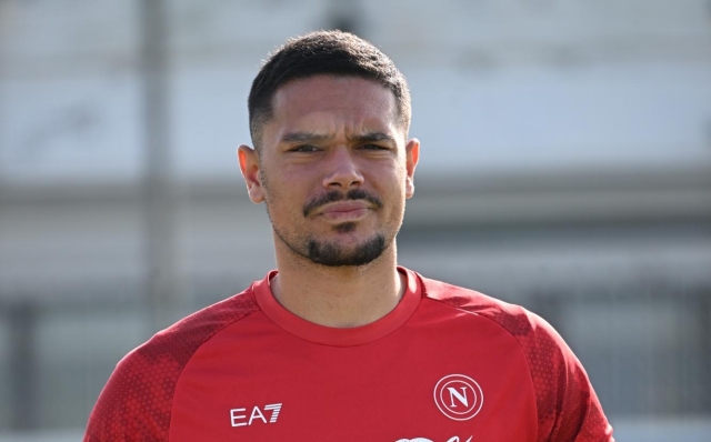 NAPLES, ITALY - NOVEMBER 27: Elia Caprile of Napoli on November 27, 2024 in Naples, Italy. (Photo by SSC NAPOLI/SSC NAPOLI via Getty Images)