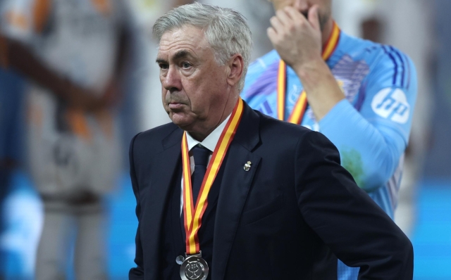 JEDDAH, SAUDI ARABIA - JANUARY 12: Carlo Ancelotti, Head Coach of Real Madrid, looks on with his Supercopa de Espana runners up medal during the trophy presentation after the Spanish Super Cup Final between Real Madrid and FC Barcelona at King Abdullah Sports City on January 12, 2025 in Jeddah, Saudi Arabia. (Photo by Yasser Bakhsh/Getty Images)