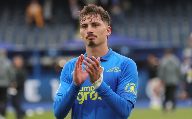 EMPOLI, ITALY - APRIL 20: Sebastiano Esposito of Empoli FC greets the fans after during the Serie A match between Empoli and Venezia at Stadio Carlo Castellani on April 20, 2025 in Empoli, Italy. (Photo by Gabriele Maltinti/Getty Images)