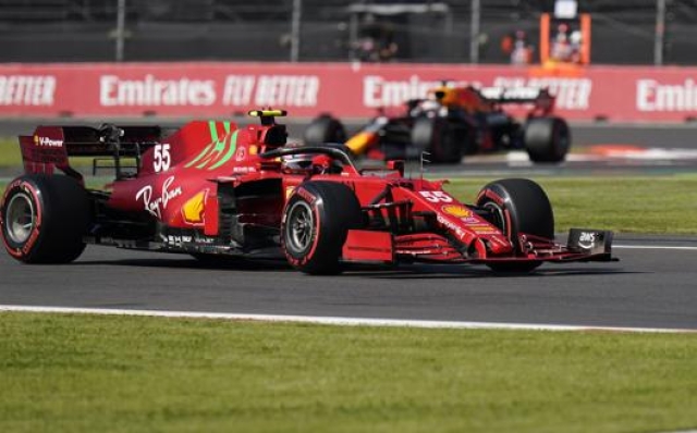 La Rossa di Carlos Sainz durante le qualifiche sul circuito Rodriguez