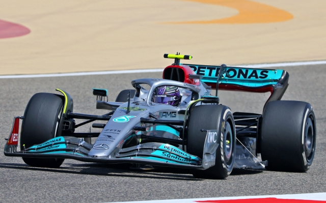 Mercedes' British driver Lewis Hamilton drives during the first day of Formula One (F1) pre-season testing at the Bahrain International Circuit in the city of Sakhir on March 12, 2021. (Photo by Giuseppe CACACE / AFP)