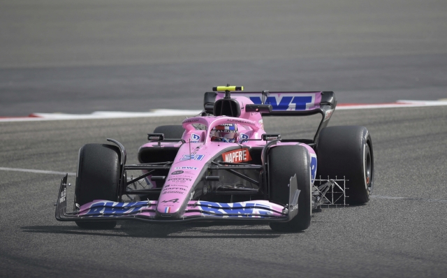 Alpine's French driver Esteban Ocon drives during the second day of Formula One (F1) pre-season testing at the Bahrain International Circuit in the city of Sakhir on March 11, 2022. (Photo by Mazen Mahdi / AFP)