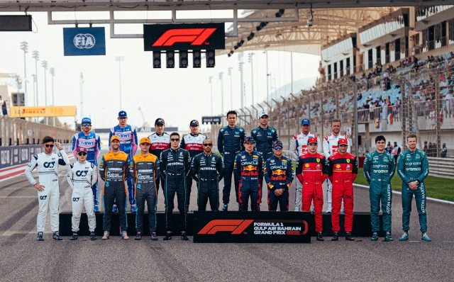 Foto di gruppo per i piloti F1 edizione 2022