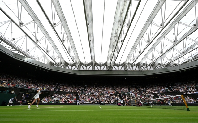 LONDON, ENGLAND - JULY 11: A general view of the closed roof on Centre Court during the Women's Singles Quarter Final match between Elina Svitolina of Ukraine and Iga Swiatek of Poland during day nine of The Championships Wimbledon 2023 at All England Lawn Tennis and Croquet Club on July 11, 2023 in London, England. (Photo by Shaun Botterill/Getty Images)