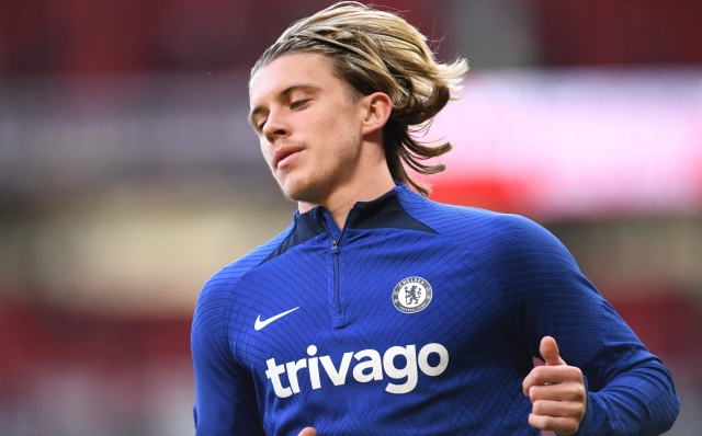 Chelsea's English midfielder Conor Gallagher warms up ahead of the English Premier League football match between Manchester United and Chelsea at Old Trafford in Manchester, north west England, on May 25, 2023. (Photo by Oli SCARFF / AFP) / RESTRICTED TO EDITORIAL USE. No use with unauthorized audio, video, data, fixture lists, club/league logos or 'live' services. Online in-match use limited to 120 images. An additional 40 images may be used in extra time. No video emulation. Social media in-match use limited to 120 images. An additional 40 images may be used in extra time. No use in betting publications, games or single club/league/player publications. /