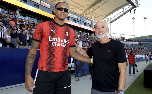 CARSON, CALIFORNIA - JULY 27:  Paolo Banchero (L) of the NBA Orlando Magic and head coach Stefano Pioli of AC Milan look on prior to the  Pre-Season Friendly match between Juventus and AC Milan at Dignity Health Sports Park on July 27, 2023 in Carson, California. (Photo by Giuseppe Cottini/AC Milan via Getty Images)