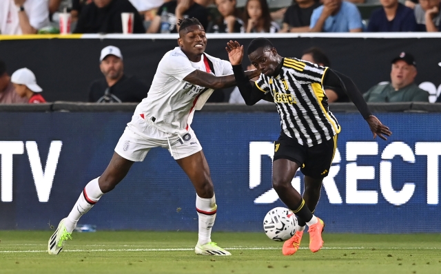 CARSON, CALIFORNIA - JULY 27: Rafel Leao of AC Milan is challenged by Timothy Weah of AC Milan during the Pre-Season Friendly match between Juventus and AC Milan at Dignity Health Sports Park on July 27, 2023 in Carson, California. (Photo by Claudio Villa/AC Milan via Getty Images)