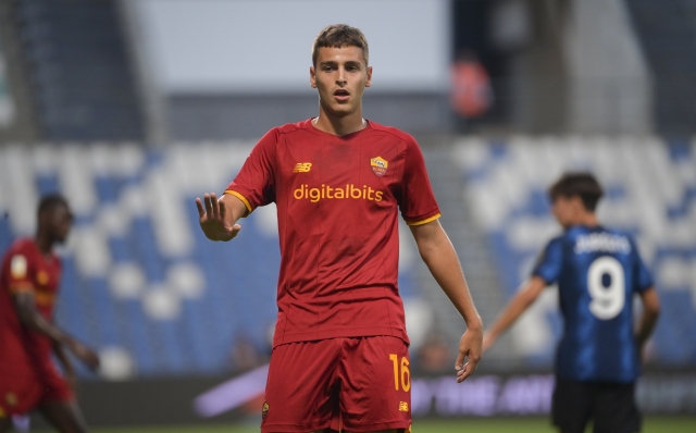 REGGIO NELL'EMILIA, ITALY - MAY 31: Giacomo Faticanti of AS Roma gestures during the Primavera 1 final match between AS Roma and FC Internazionale at Mapei Stadium - Citta' del Tricolore on May 31, 2022 in Reggio nell'Emilia, Italy. (Photo by Fabio Rossi/AS Roma via Getty Images)