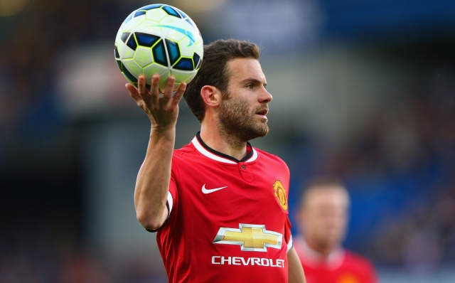 LONDON, ENGLAND - APRIL 18:  Juan Mata of Manchester United takes a throw in during the Barclays Premier League match between Chelsea and Manchester United at Stamford Bridge on April 18, 2015 in London, England.  (Photo by Ian Walton/Getty Images)