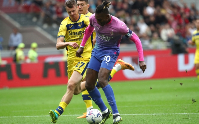 MILAN, ITALY - SEPTEMBER 23: Rafael Leao of AC Milan scores the opening goal during the Serie A TIM match between AC Milan and Hellas Verona FC at Stadio Giuseppe Meazza on September 23, 2023 in Milan, Italy. (Photo by Marco Luzzani/Getty Images)