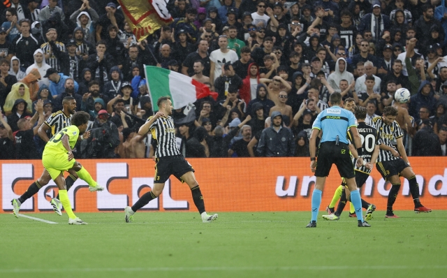 Sassuolo's Armand  Laurientè scores the 1-0 goal during the Italian Serie A soccer match US Sassuolo vs Juventus FC at Mapei Stadium in Reggio Emilia, Italy, 23 September 2023. ANSA /ELISABETTA BARACCHI
