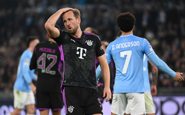 Bayern Munich's English forward #09 Harry Kane reacts during the UEFA Champions League last 16 first leg between Lazio and Bayern Munich at the Olympic stadium on February 14, 2024 in Rome. (Photo by Alberto PIZZOLI / AFP)