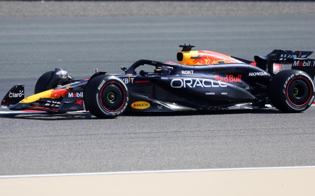 epa11169170 Dutch Formula One driver Max Verstappen of Red Bull Racing steers his car during the pre-season testing session for the 2024 Formula One, at the Bahrain International Circuit near Sakhir, Bahrain, 21 February 2024.  EPA/ALI HAIDER